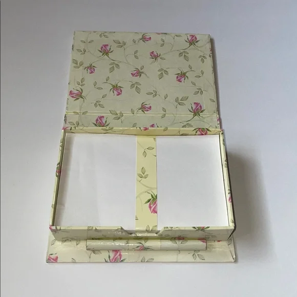 NWT Floral Box with plain paper.  Pencil included. - Picture 2 of 3